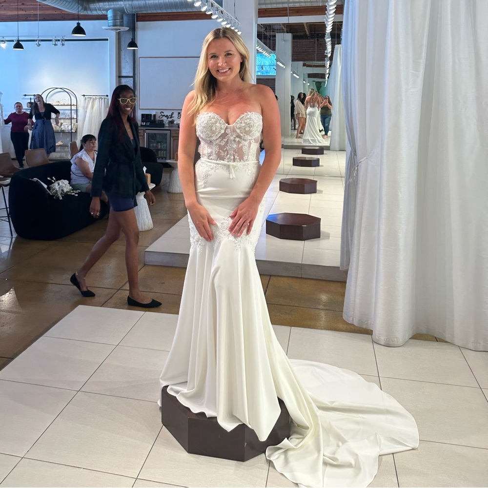 Brand new condition - Luv Bridal Phoenix